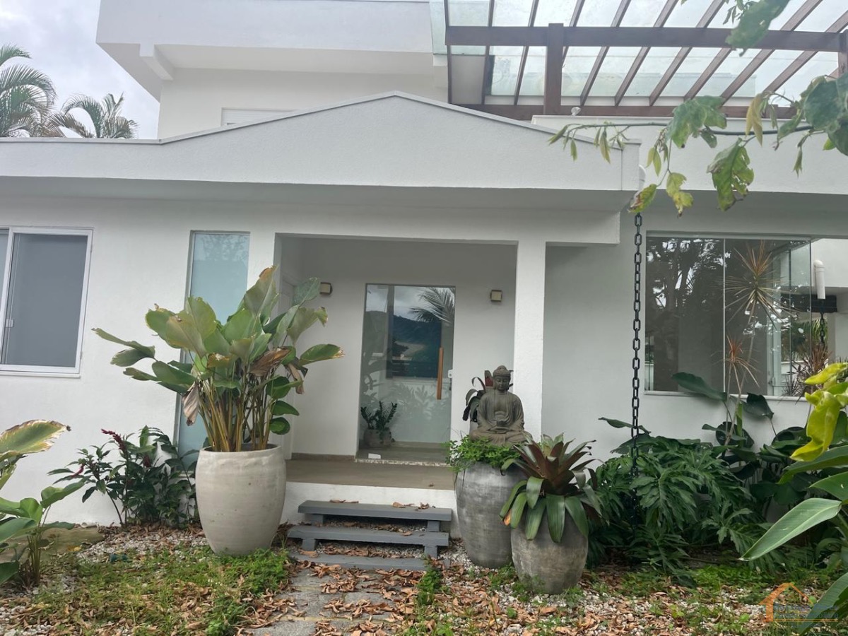 Casa, 5 quartos, 240 m² - Foto 1